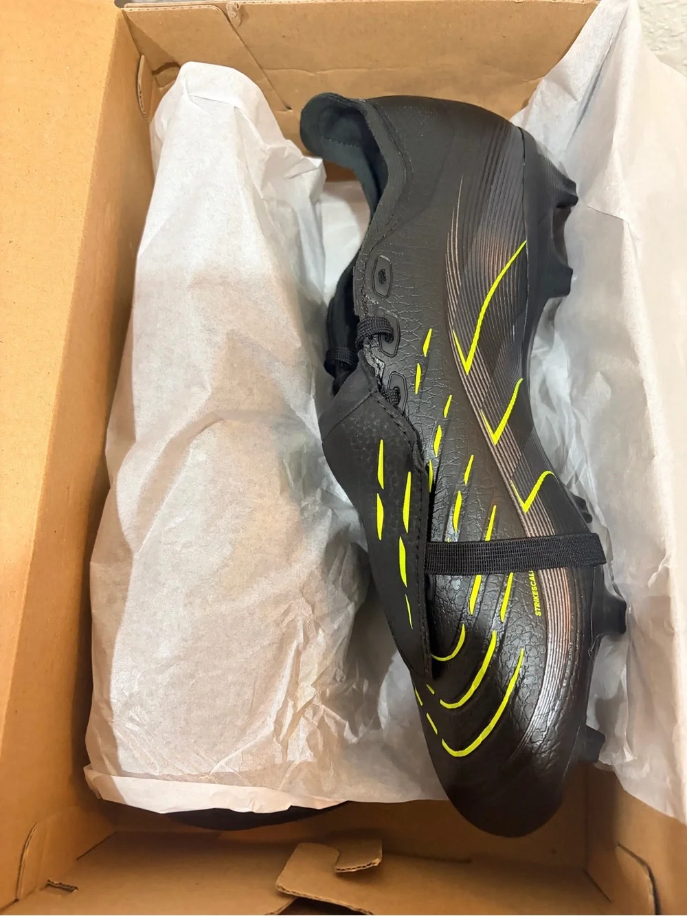 8.5M Adidas Predator League Black Cleat New